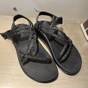 Chaco Black Strappy Sport Sandals size 6 Women’s Very good condition!